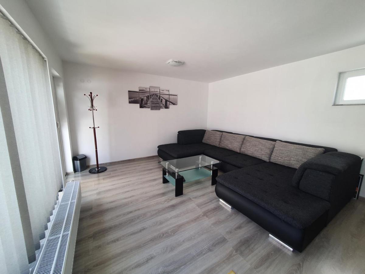 Apartmanovy Dom Stela Besenova Exterior photo