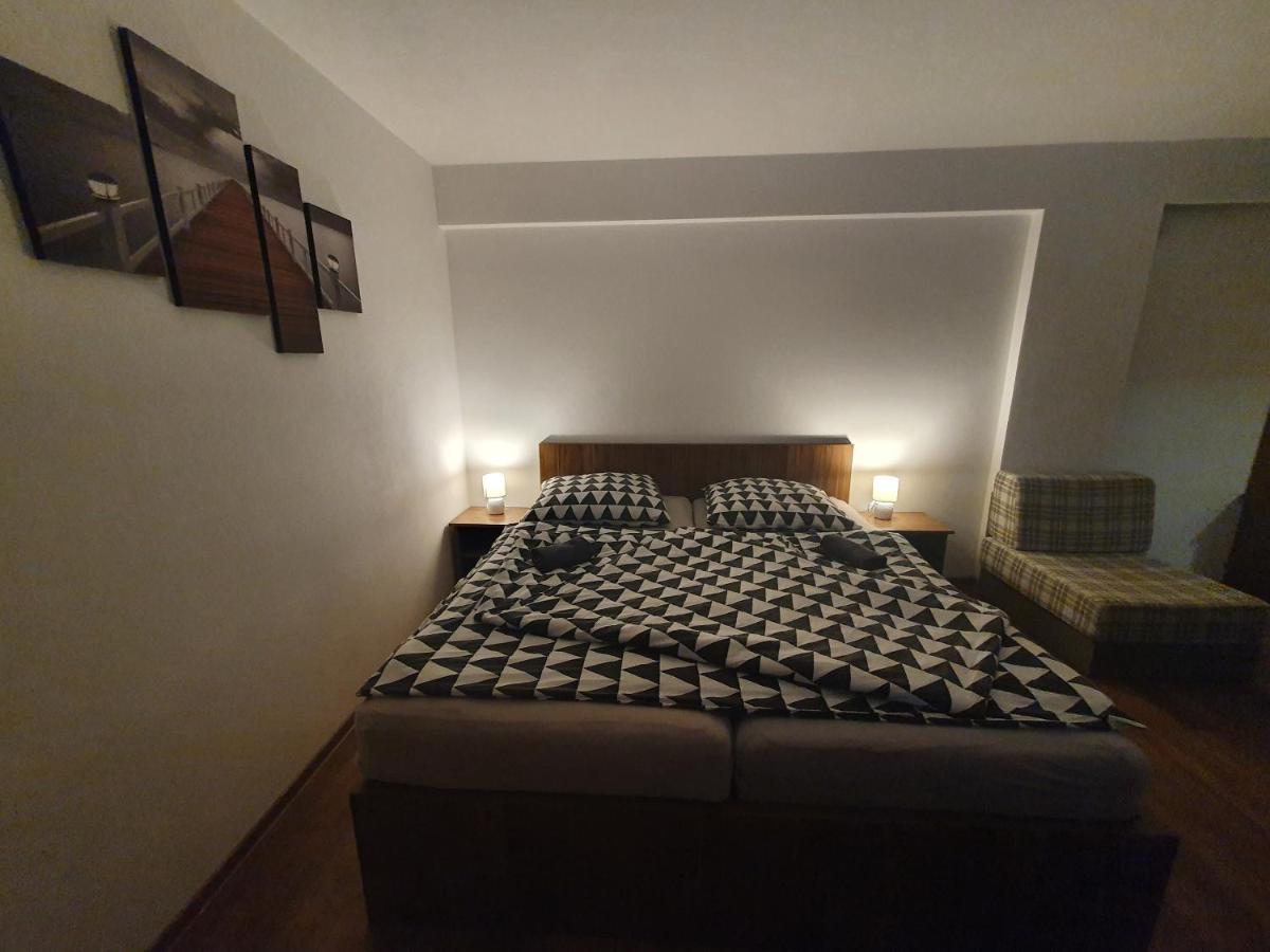 Apartmanovy Dom Stela Besenova Exterior photo