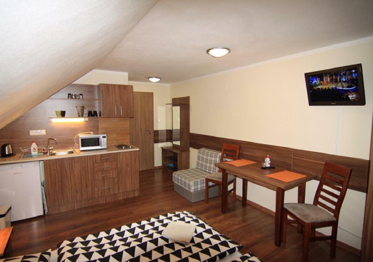 Apartmanovy Dom Stela Besenova Exterior photo